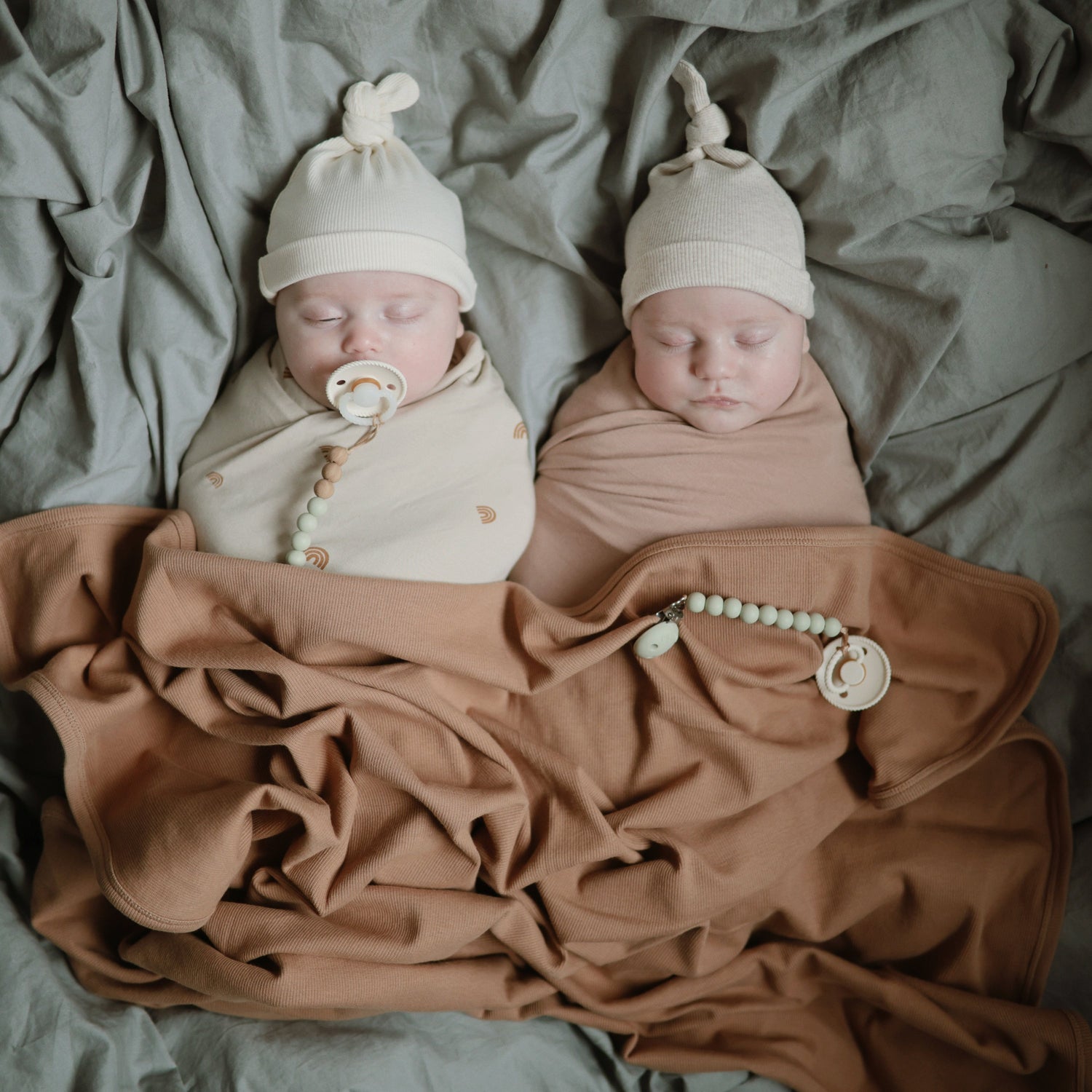 Silicone Pacifier Clip | Hera - Tenth &amp; Pine - Pacifier Clip - Tradewinds